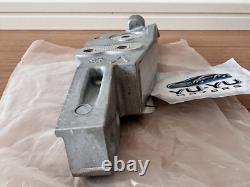 Infiniti Genuine FX35 G37 Q60 Q70 Right Engine Mounting Bracket 11272-4GA5A OEM